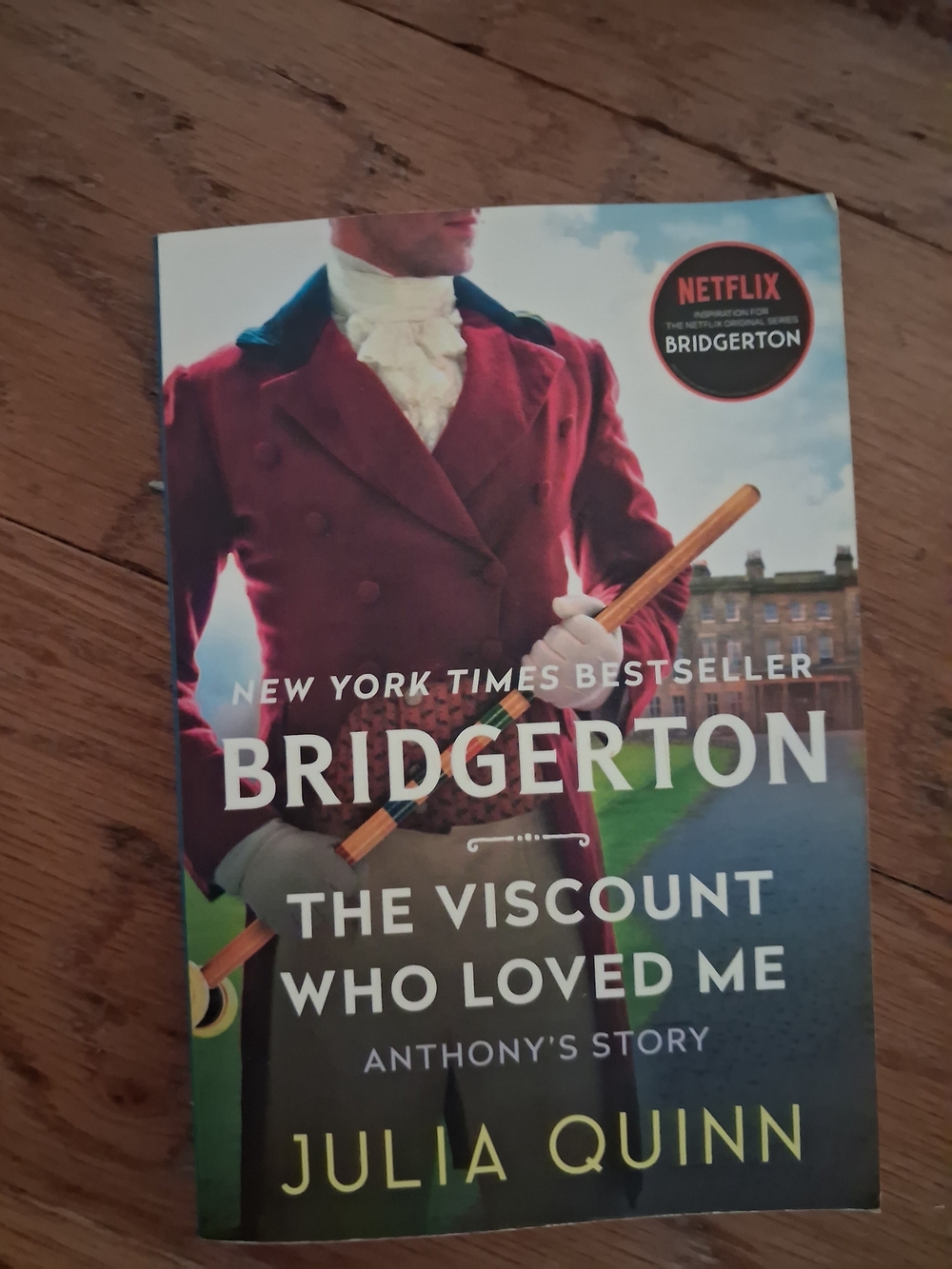 Bridgerton: The Viscount Who Loved Me by Julia Quinn - Red Jacket Cover